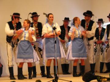 Folklórny súbor Uzovčan Folklórny súbor Uzovčan