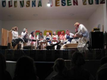 o zábavu sa postaralo aj ochotnícke divadlo zo Zvo o zábavu sa postaralo aj ochotnícke divadlo zo Zvo